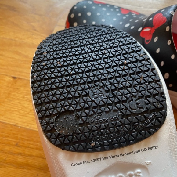 Crocs Minnie Mouse Neria Clogs - Picture 14 of 14